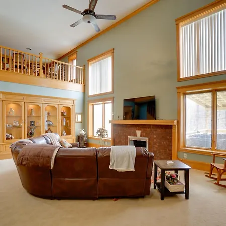 Vast Mcarthur Home Near Wayne National Forest